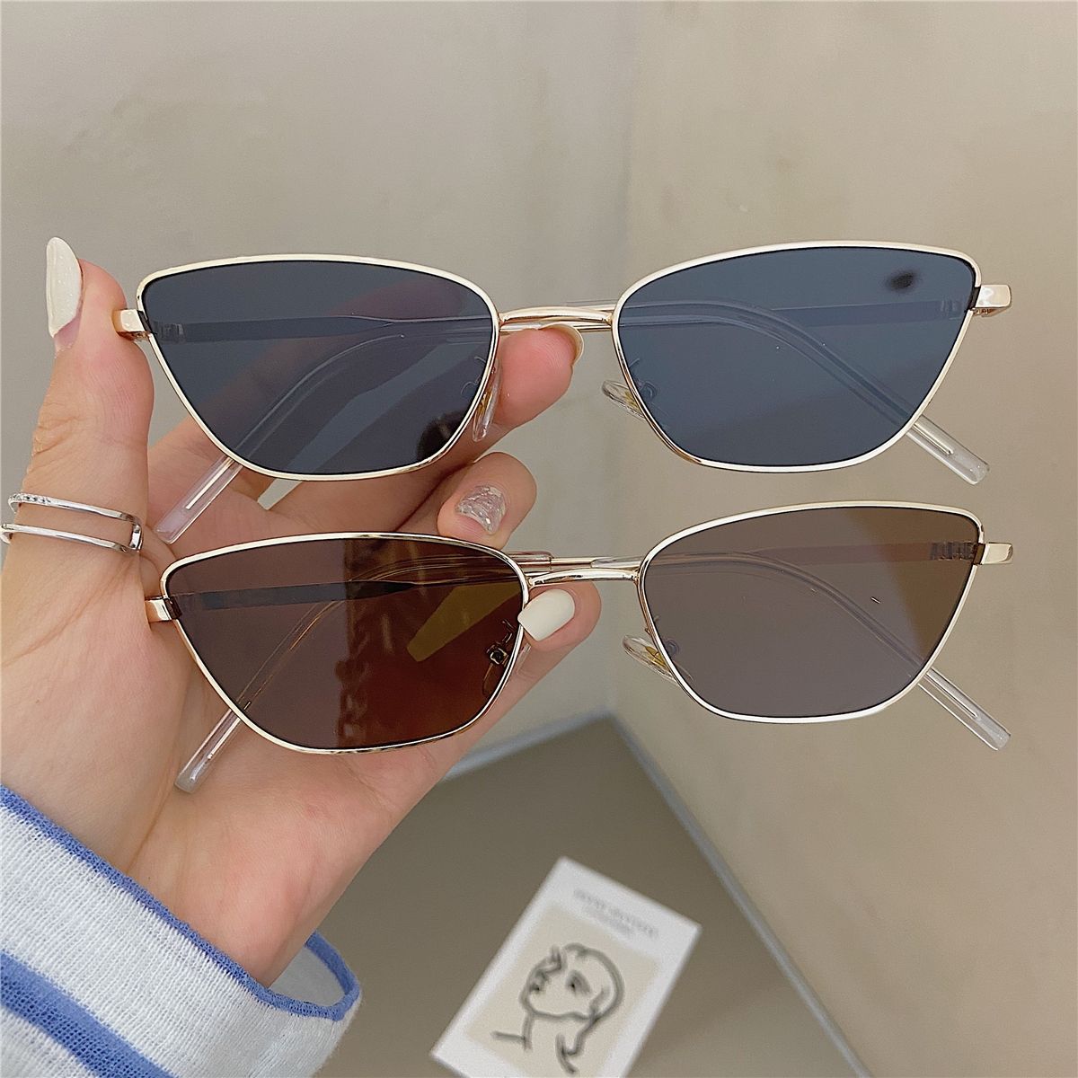 نظارات شمسية معدنية أنيقة على  - مراجعة Photography Street وسعره